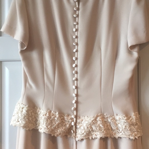 Long evening dress. - Picture 2 of 3